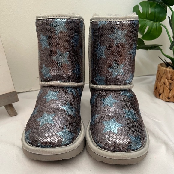 Ugg kid’s classic short II sequin star denim blue silver boot. Size 3 - Picture 5 of 12